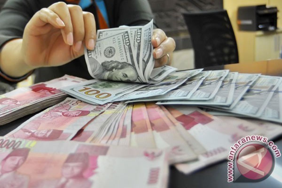 Rupiah Menguat Jadi Rp13.272 per Dolar