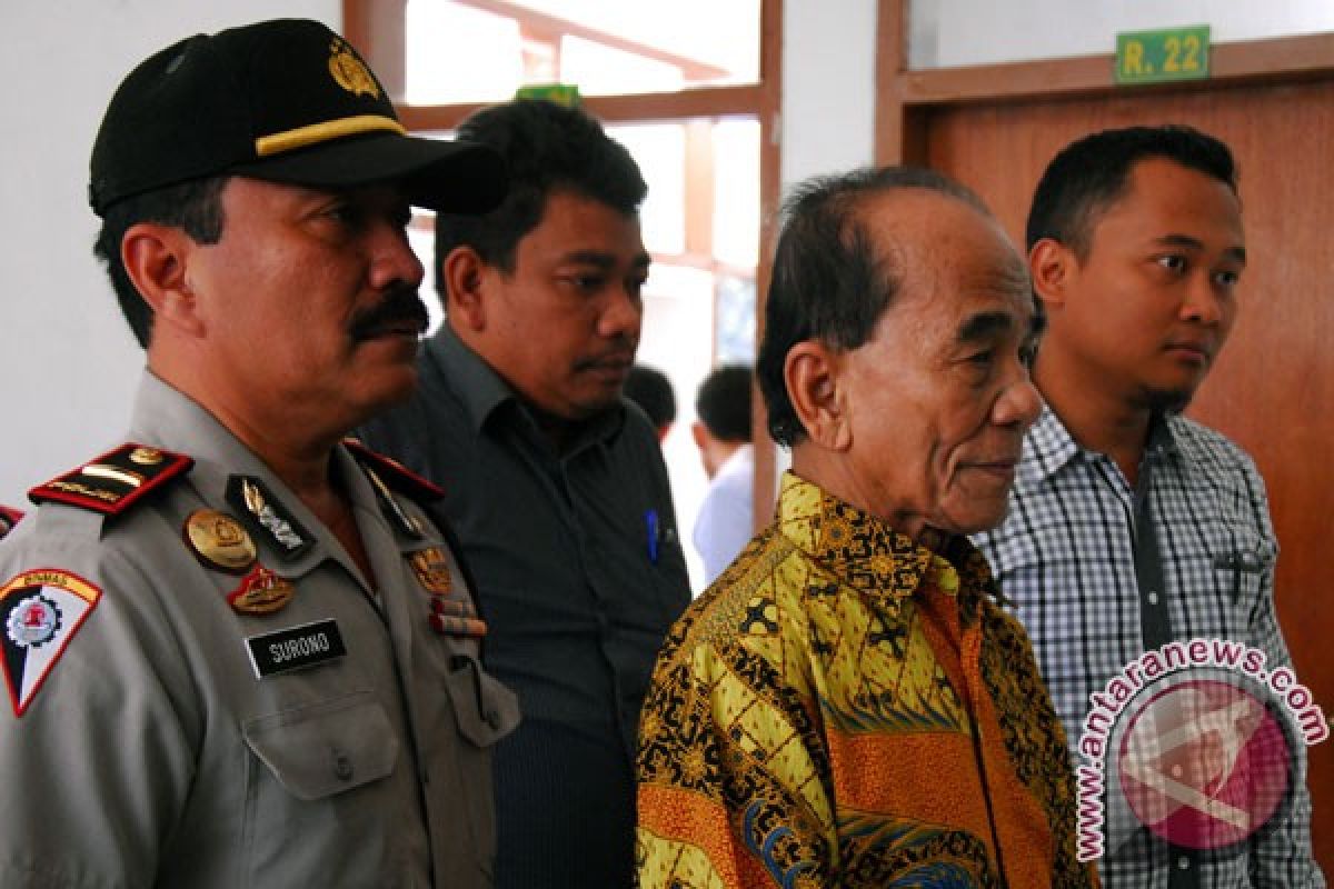 Jokowi beri grasi kepada mantan Gubernur Riau Annas Maamun