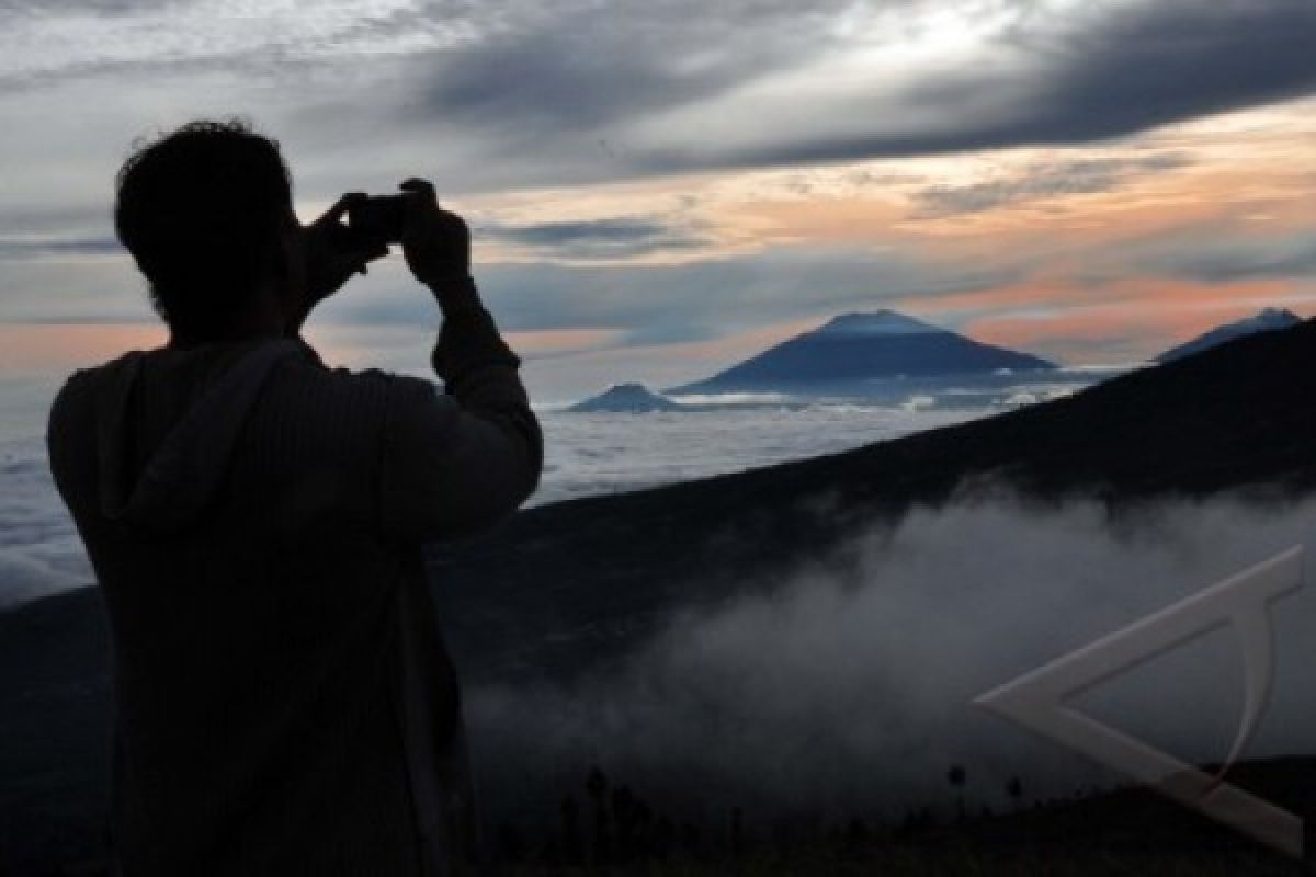 Pengunjung Posong Meningkat, Nikmati Matahari Terbit