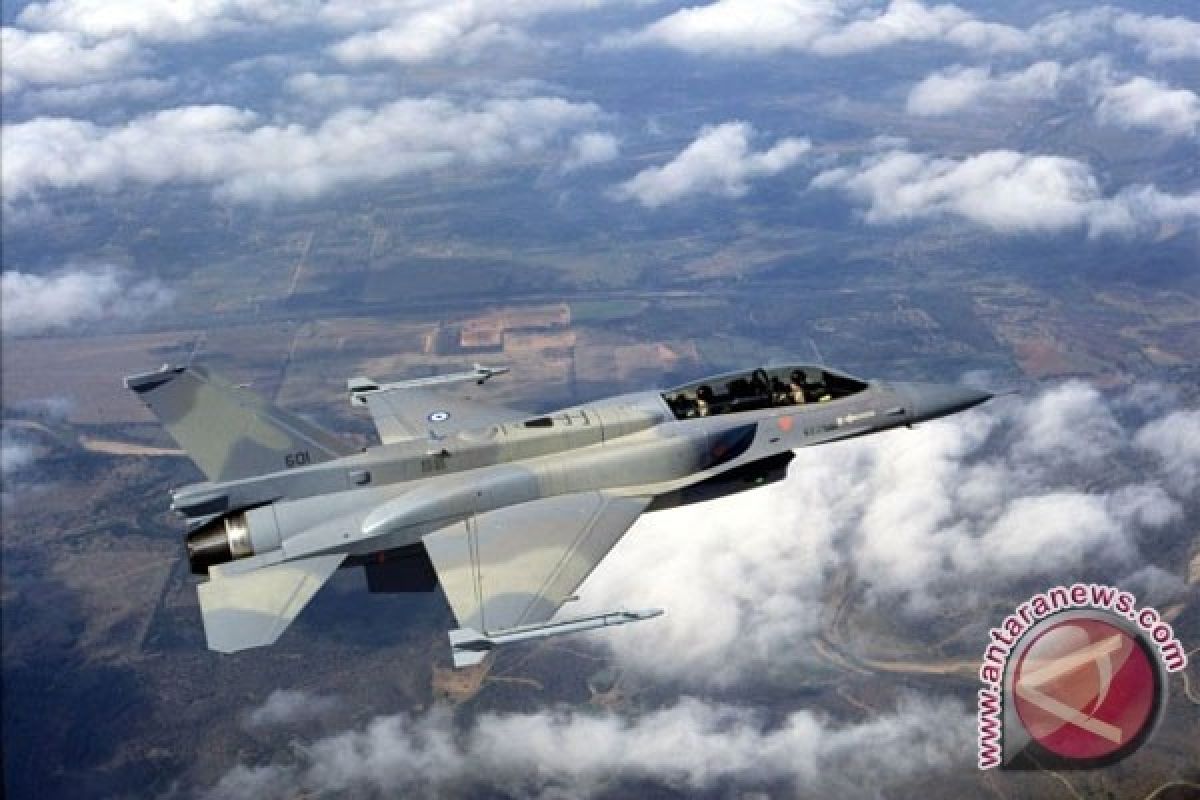 Dua Tewas Tabrakan Jet F-16 dengan Pesawat Sipil