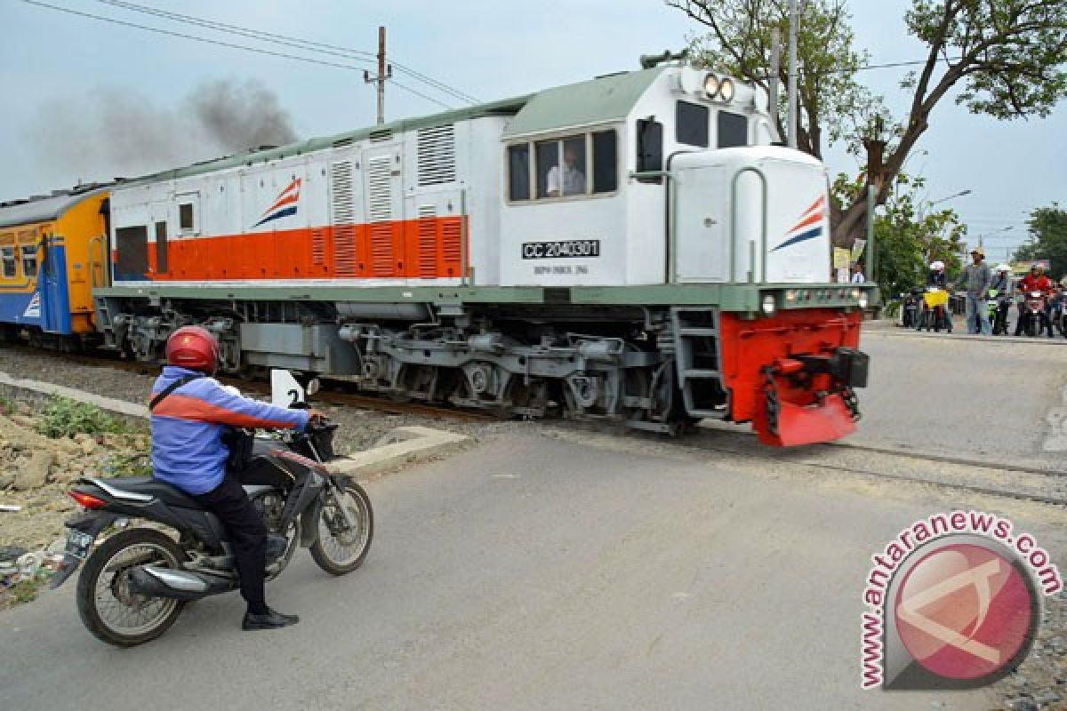 390 perlintasan KA di Daop IV Semarang tanpa palang pintu