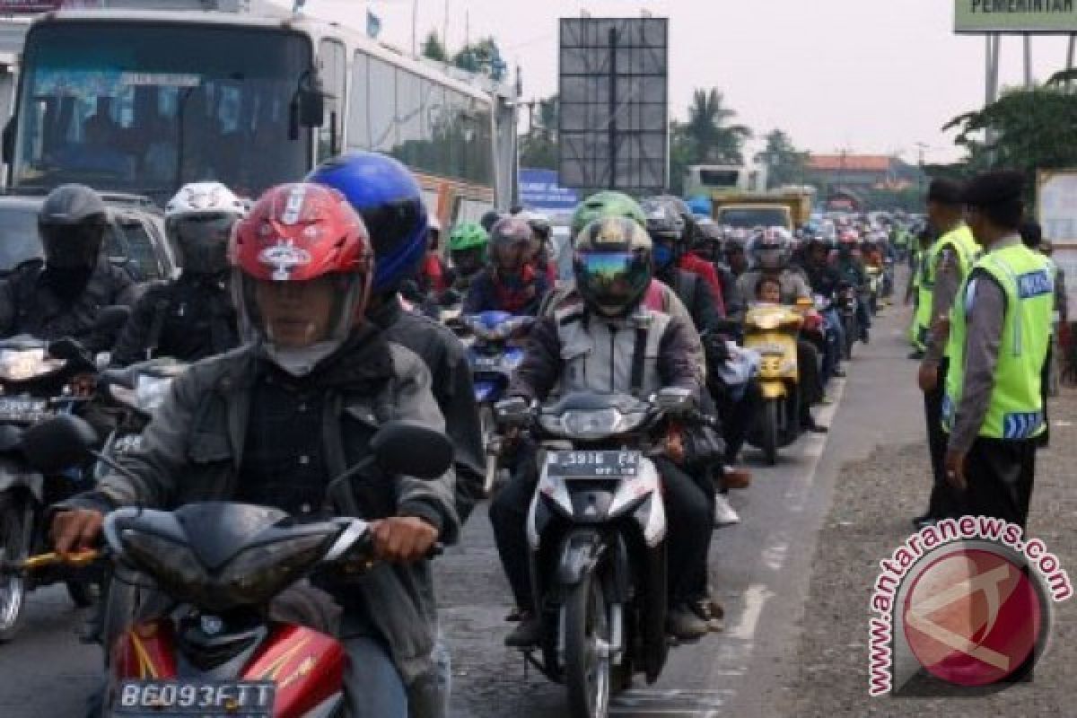 Iring-Iringan Kendaraan Pemudik Mulai Padati Pantura Pekalongan