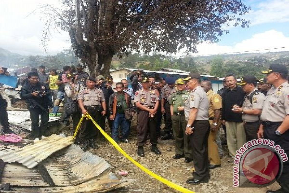 Pangdam dan Kapolda tinjau lokasi kebakaran Karubaga