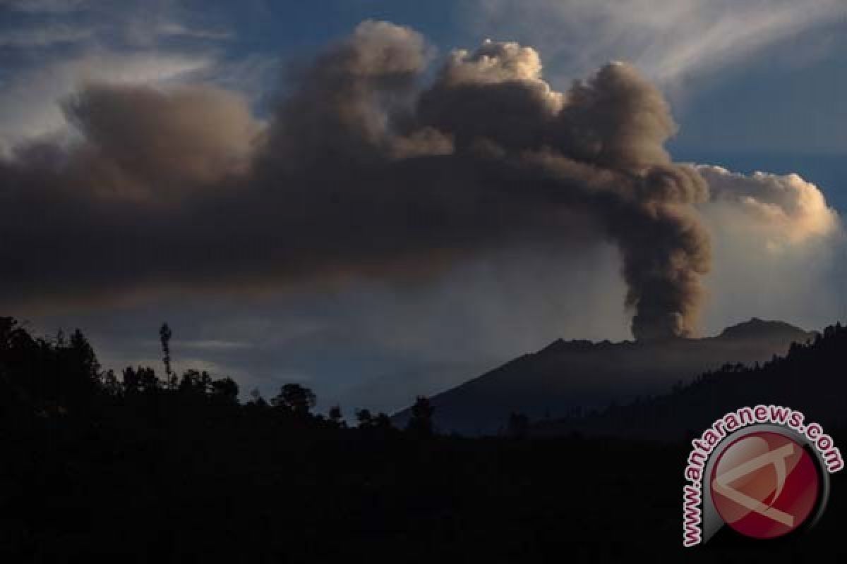 Abu Gunung Raung ke Arah Jember