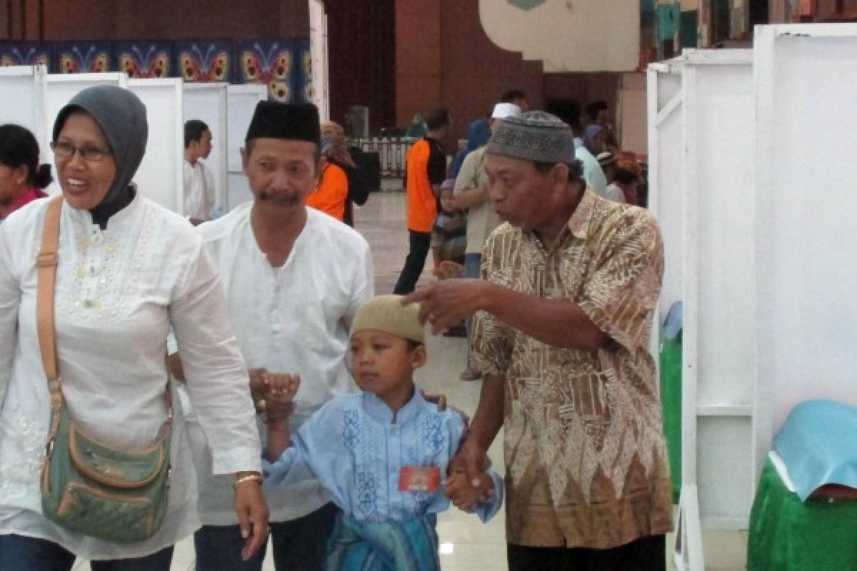 Pabrik Semen Gresik Gelar Khitan Massal