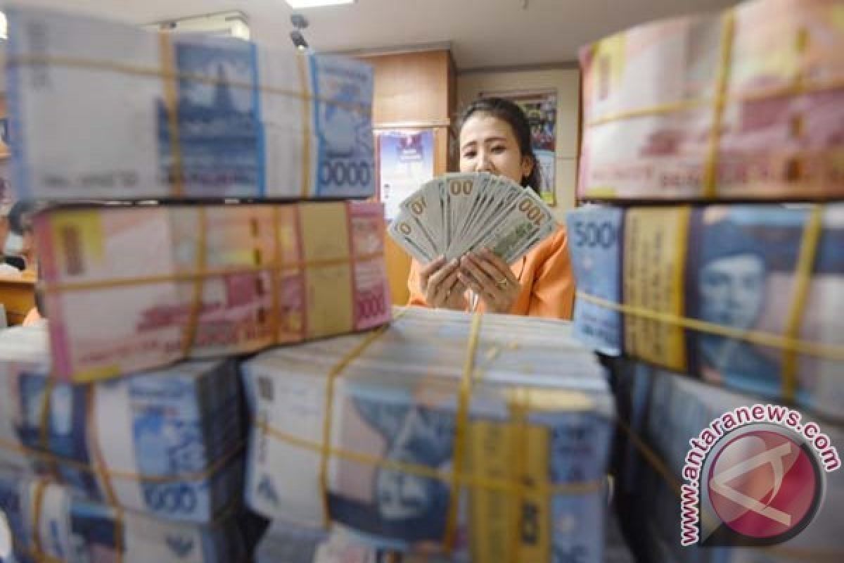 Rupiah Melemah Jadi Rp13.747 per Dolar AS