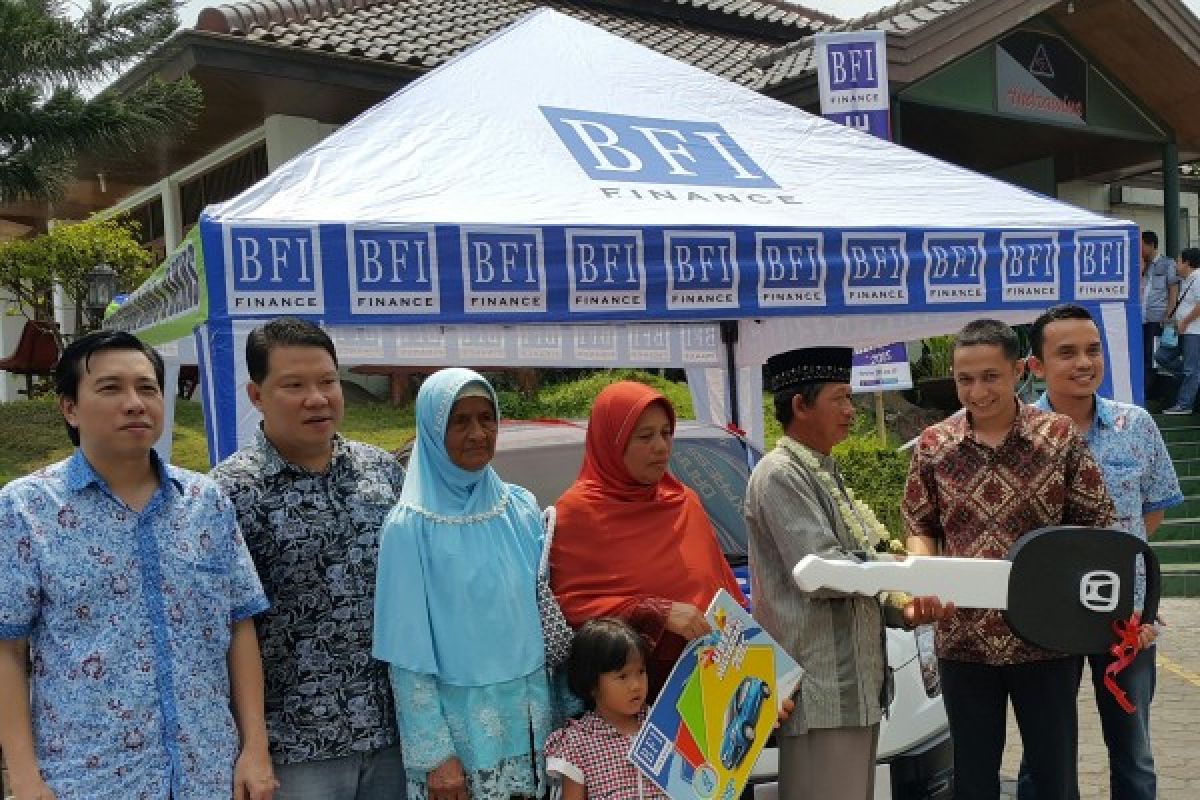 Petani Kaliangkrik Magelang Raih Honda Brio dari BFI