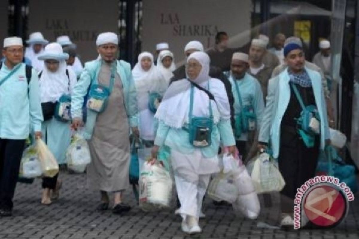 27 calon haji Biak berangkat kloter sembilan