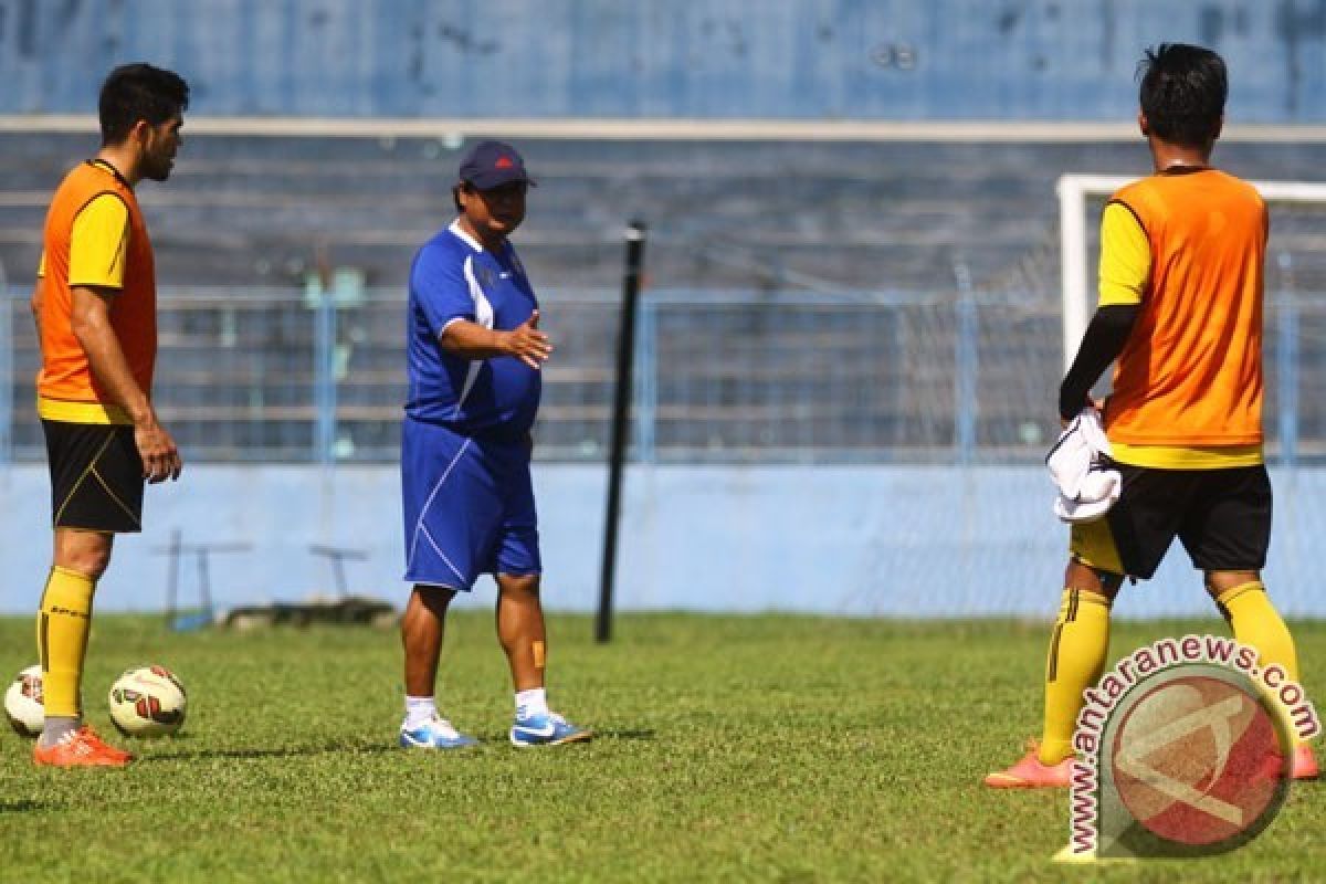 Pelatih Arema Cronus, Suharno, tutup usia