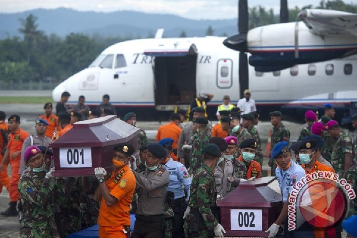 25 Jenazah Korban Trigana tiba di RS Bhayangkara