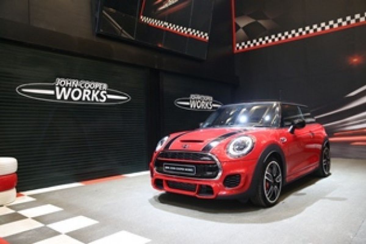 Mini John Cooper Works Nongkrong di GIIAS