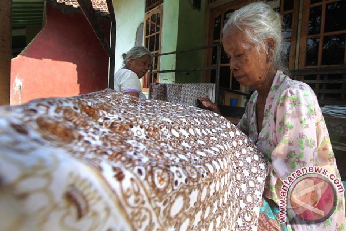 Kebumen Kembangkan Batik Motif Baru Watu Wilah