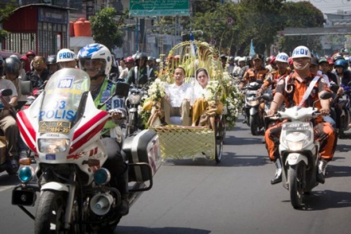 Diarak Barongsai, Sigit Daftar Bakal Cawali Semarang