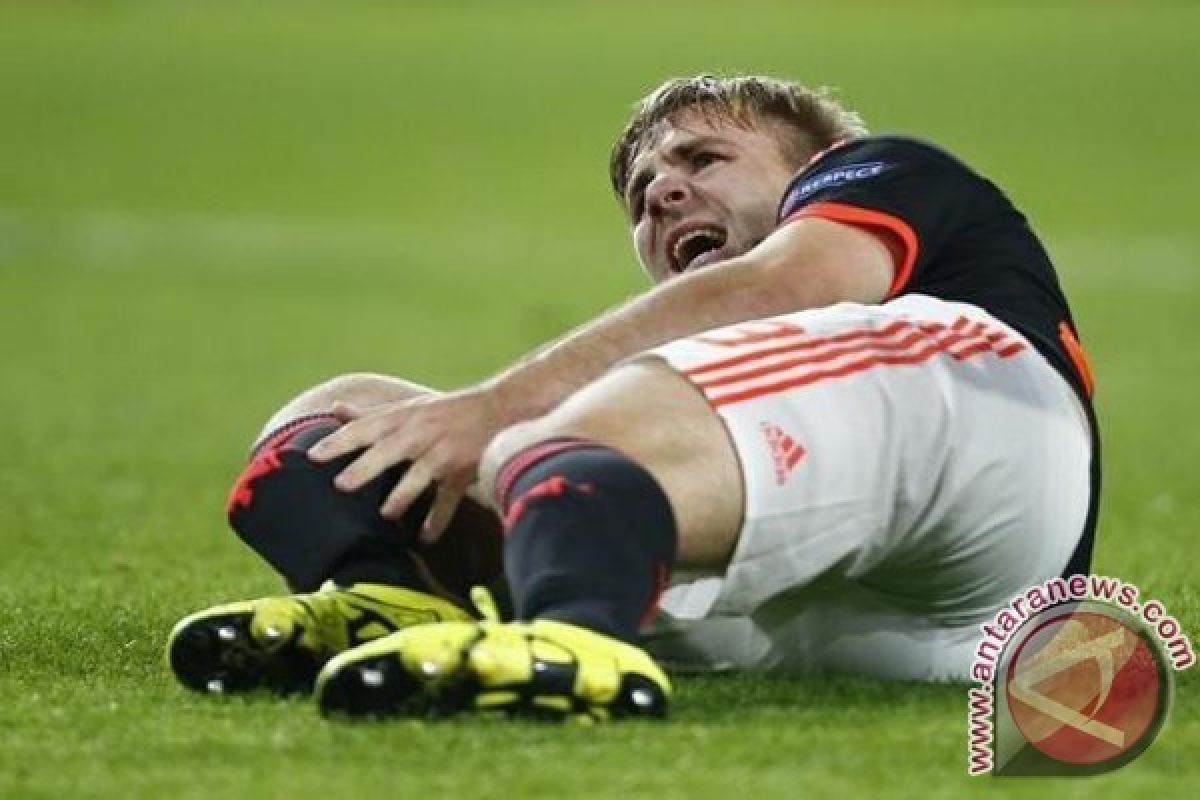 Hari Ini Luke Shaw Jalani Operasi Kedua