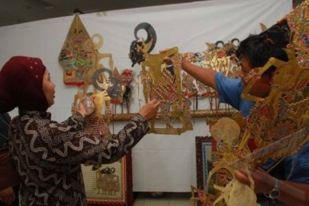 Pengrajin Wayang Kulit Solo Kesulitan Penuhi Pesanan