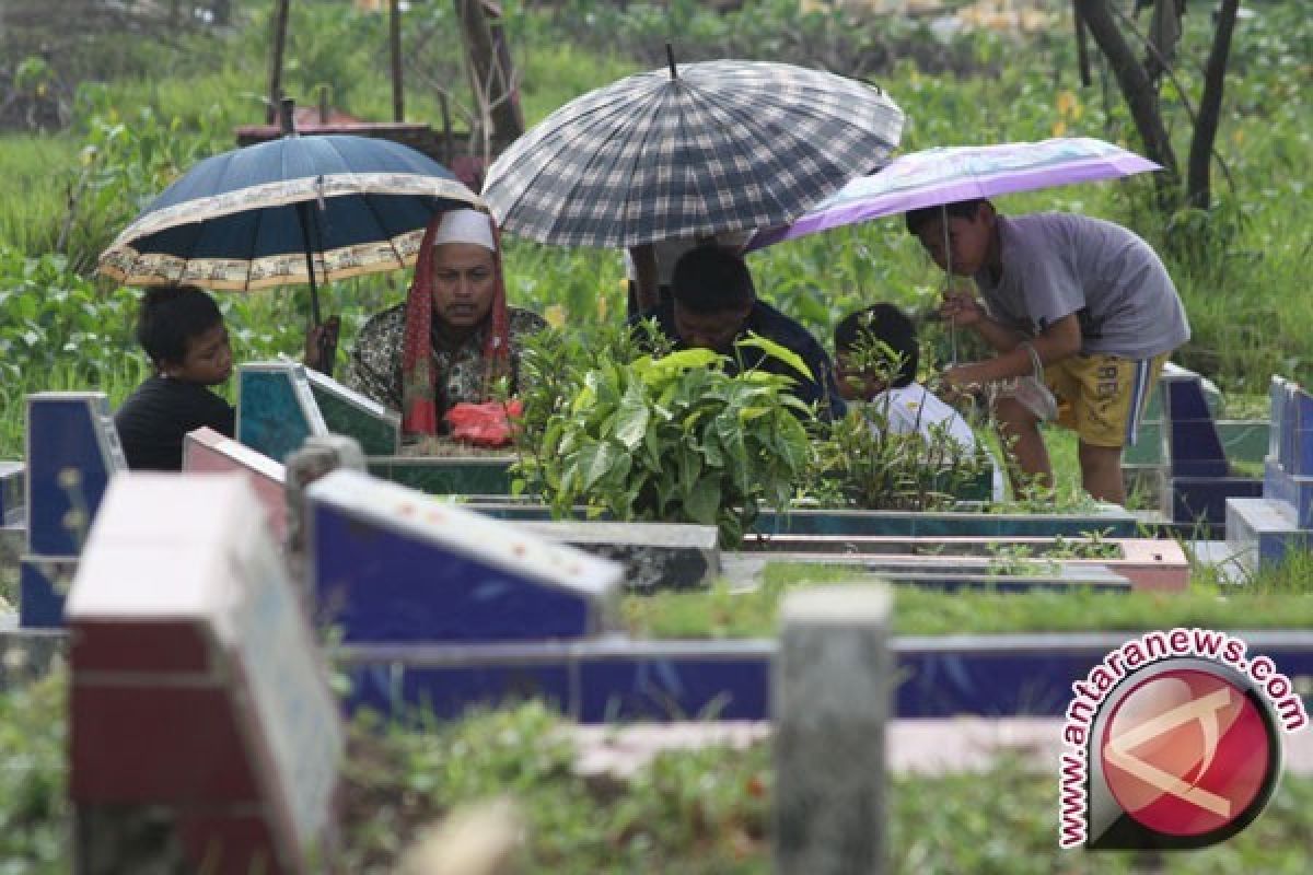 Marga Sroyer hibahkan tanah untuk lokasi permakaman muslim