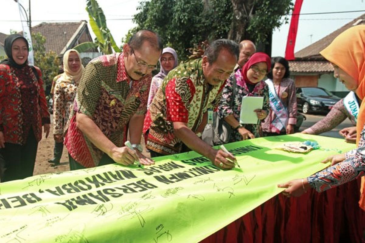 Rudy Imbau Warga Tidak Merokok di Sembarang Tempat