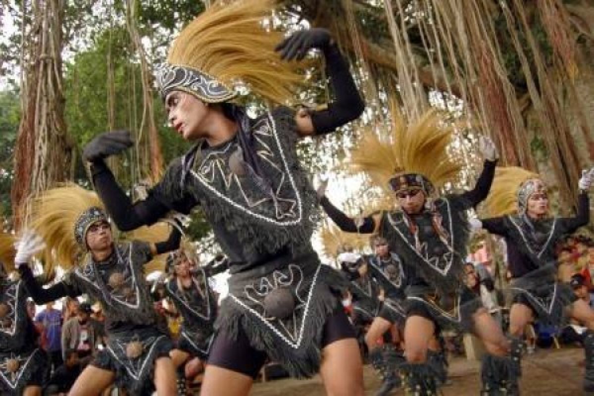 Peringati Hari Guru, Disdik Gelar Lomba Tari Topeng Ireng