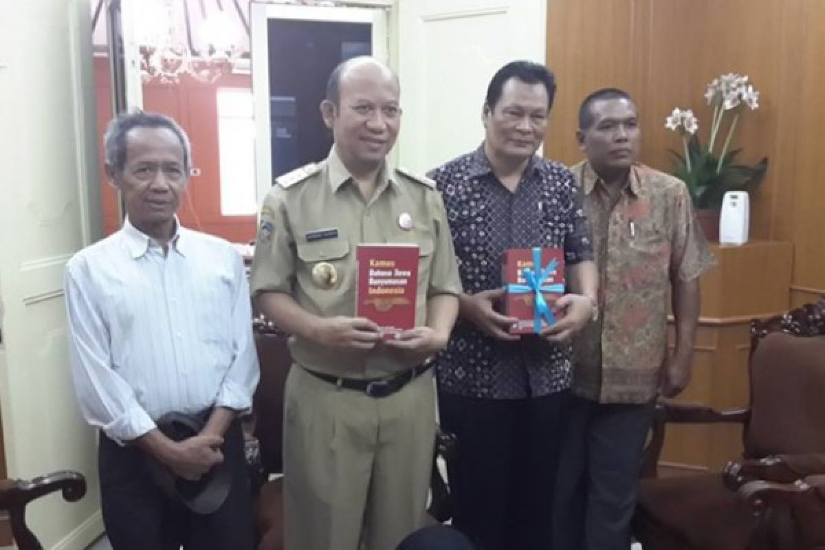 Banyumas Luncurkan Aplikasi Kamus Bahasa Banyumasan