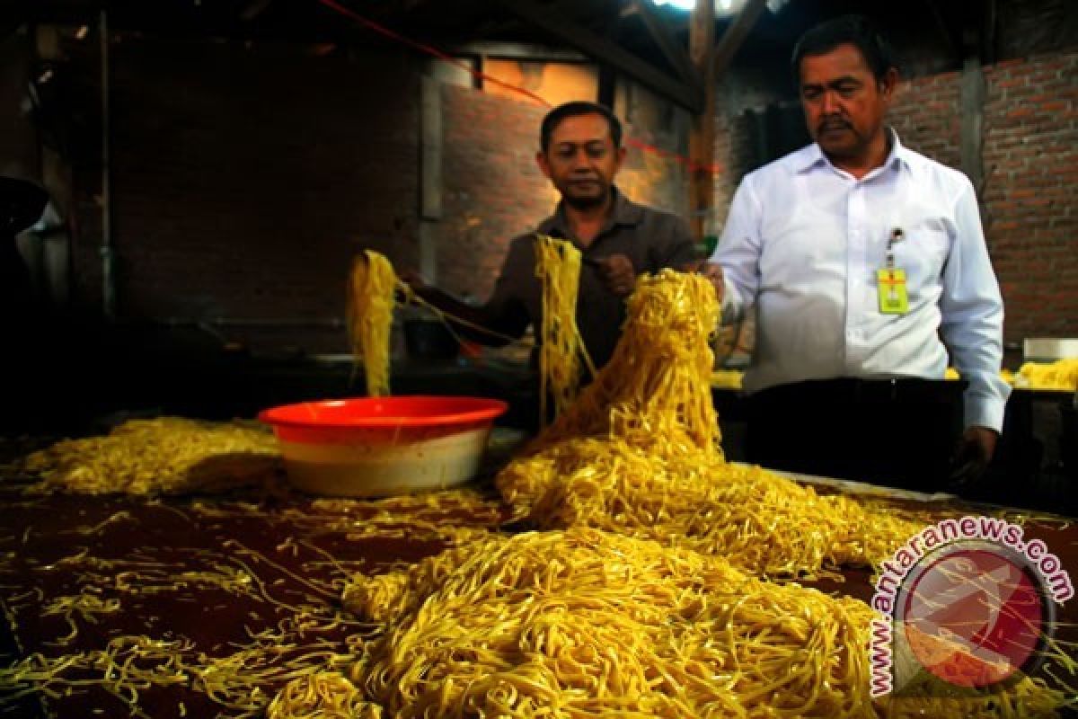 Pejabat: Mi Basah Tahan Lebih Sehari, Pasti Pakai Formalin