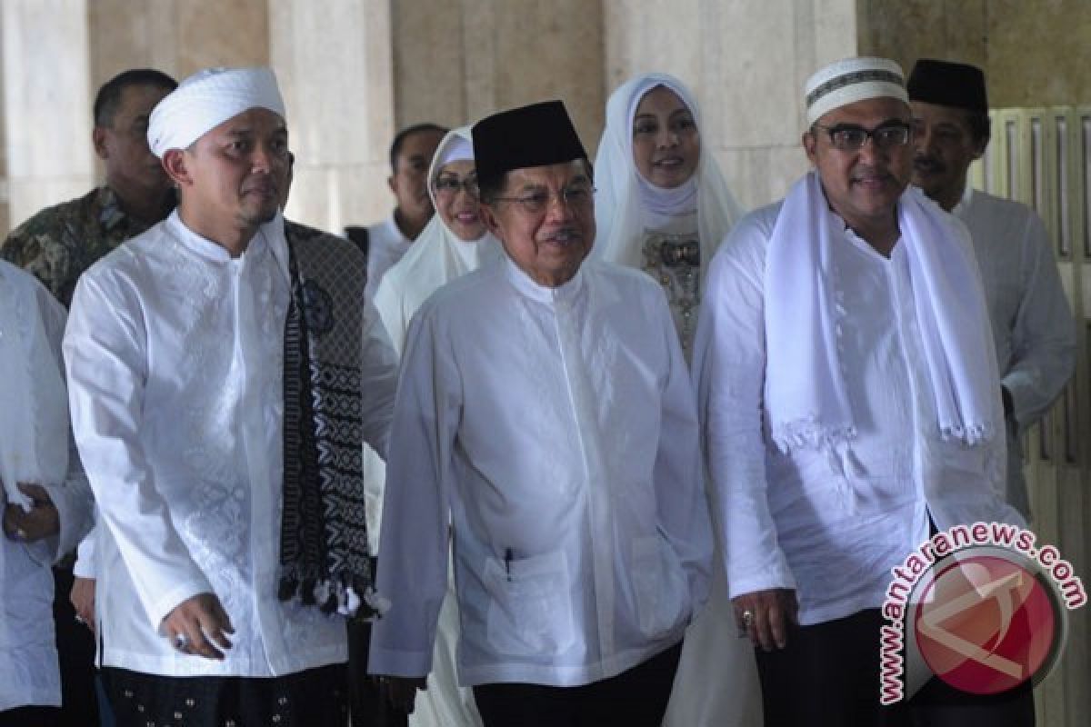 Wapres Jusuf Kalla Shalat Istisqa di Istiqlal