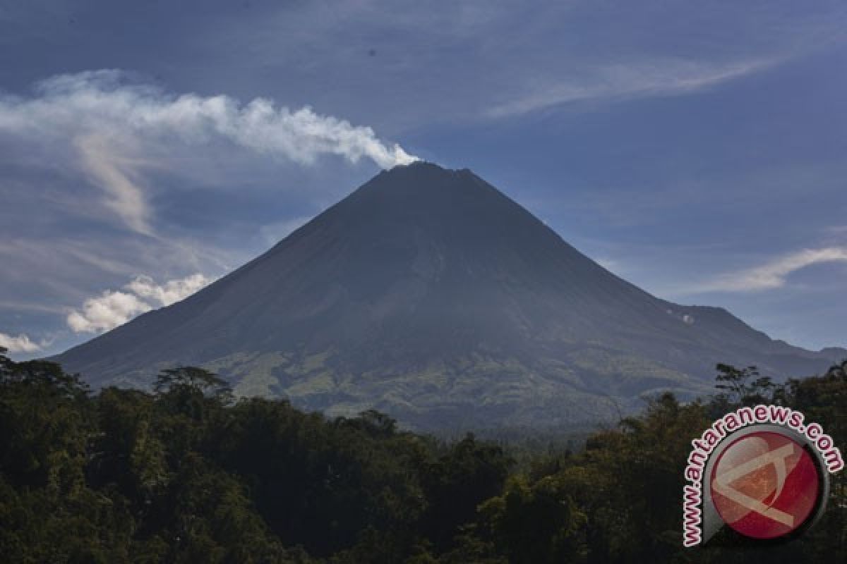 Surono: Merapi Sedang Mengisi Dapur Magma