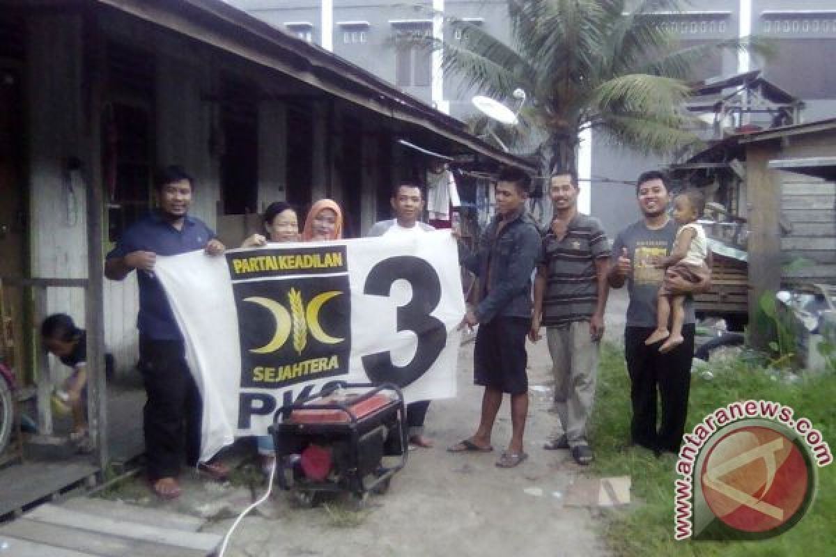 PKS Bantu Warga Dengan Genset Keliling