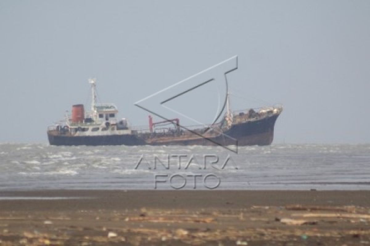 Tanker Pengangkut Premium Ilegal Diamankan