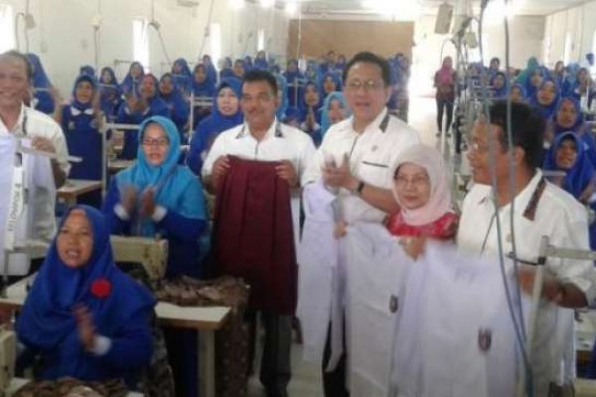 Irman Gusman Kagumi Karya Wanita Kampar