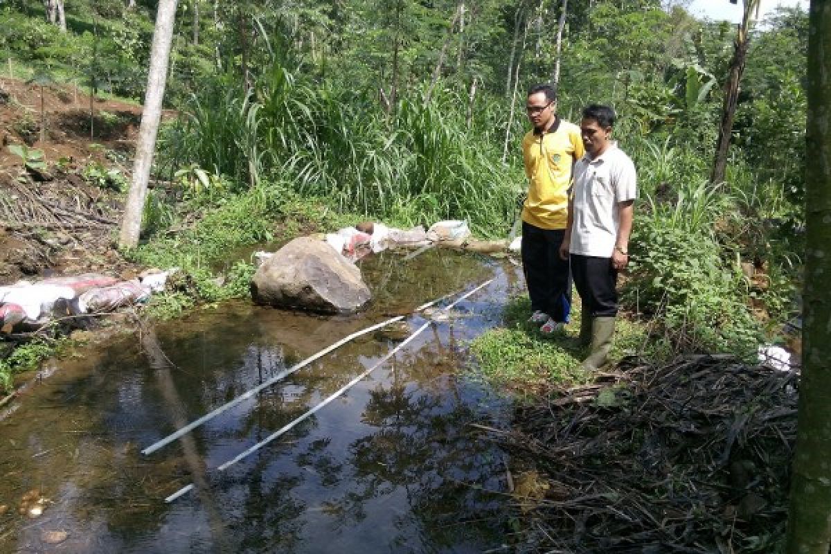 Merawat Mata Air Suci Peninggalan Sang Wali