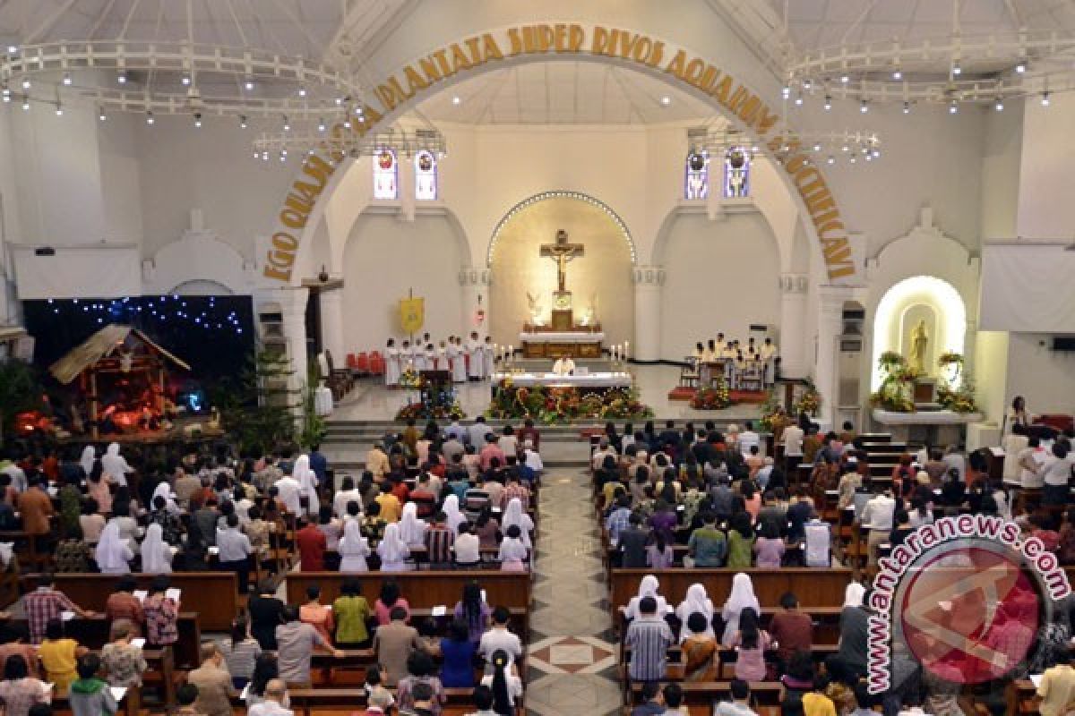 Misa Natal Katedral Semarang Dipimpin Konsultor Keuskupan