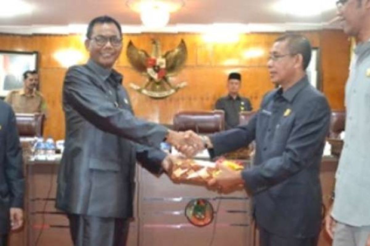 Bupati Sampaikan Nota Keuangan APBD Rohil 2016