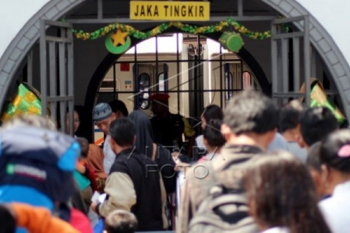 Serempet Orang, KA Jaka Tingkir Berhenti Luar Biasa