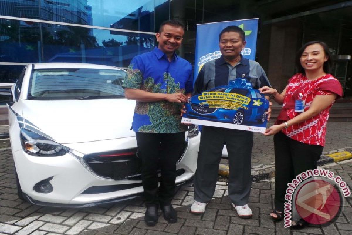 XL serahkan hadiah utama mobil Mazda