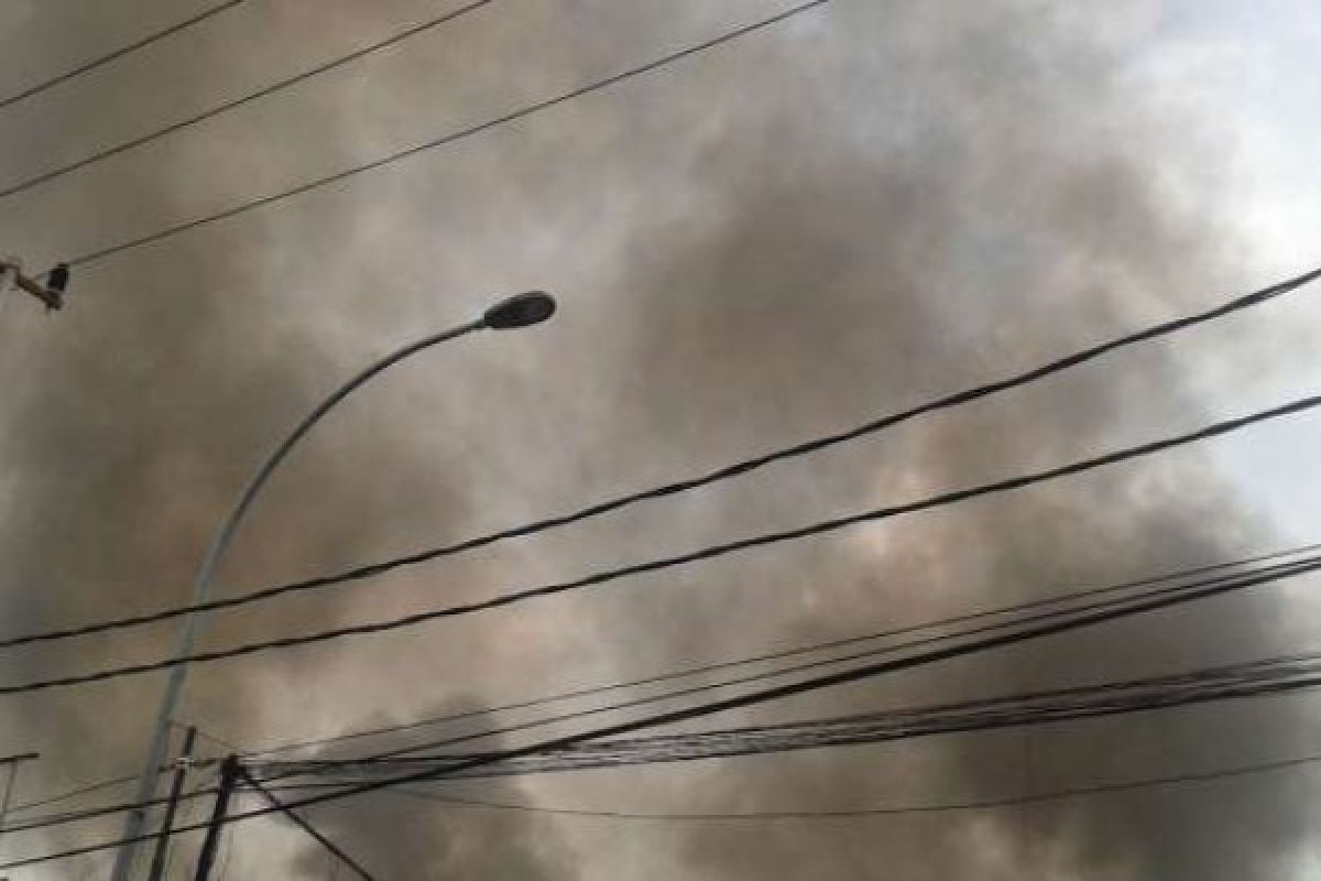 Banyak Rumah Kayu, Kebakaran di Sekitaran Jalan Karet Cepat Besar 