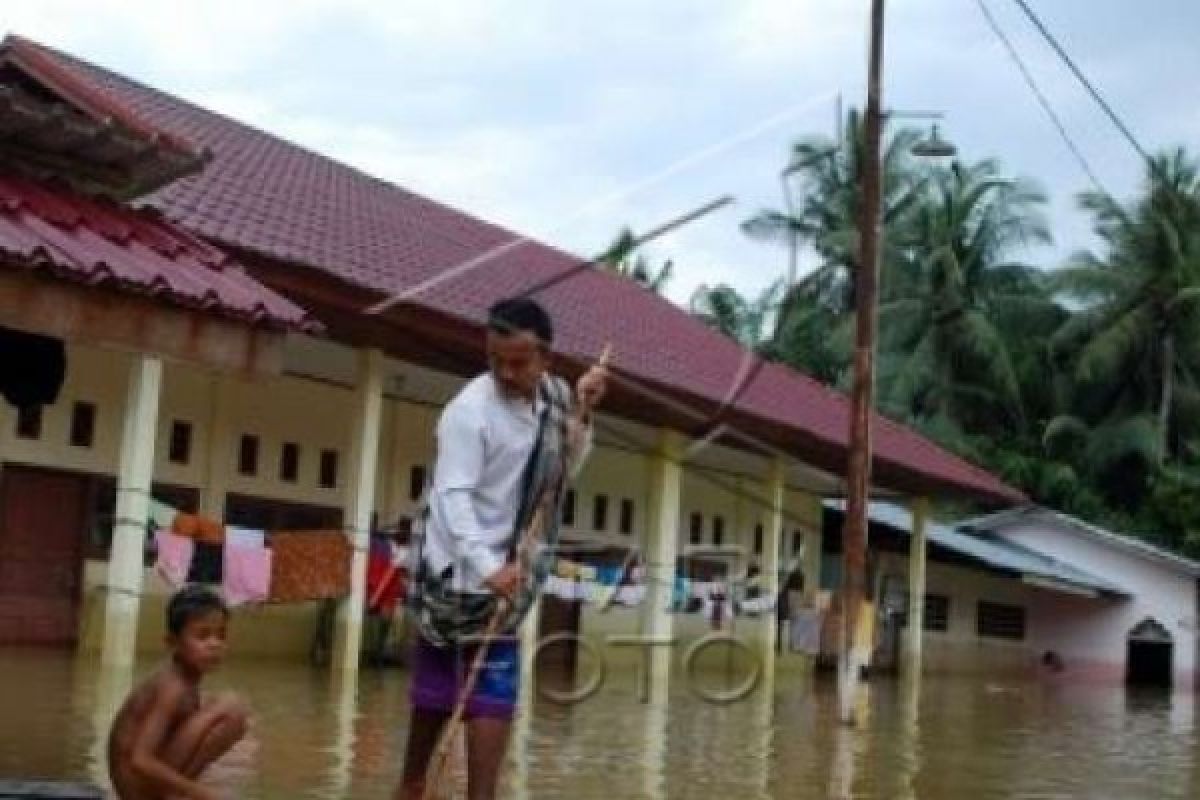 BNI Wilayah Padang Ikut Bantu Korban Banjir Kampar