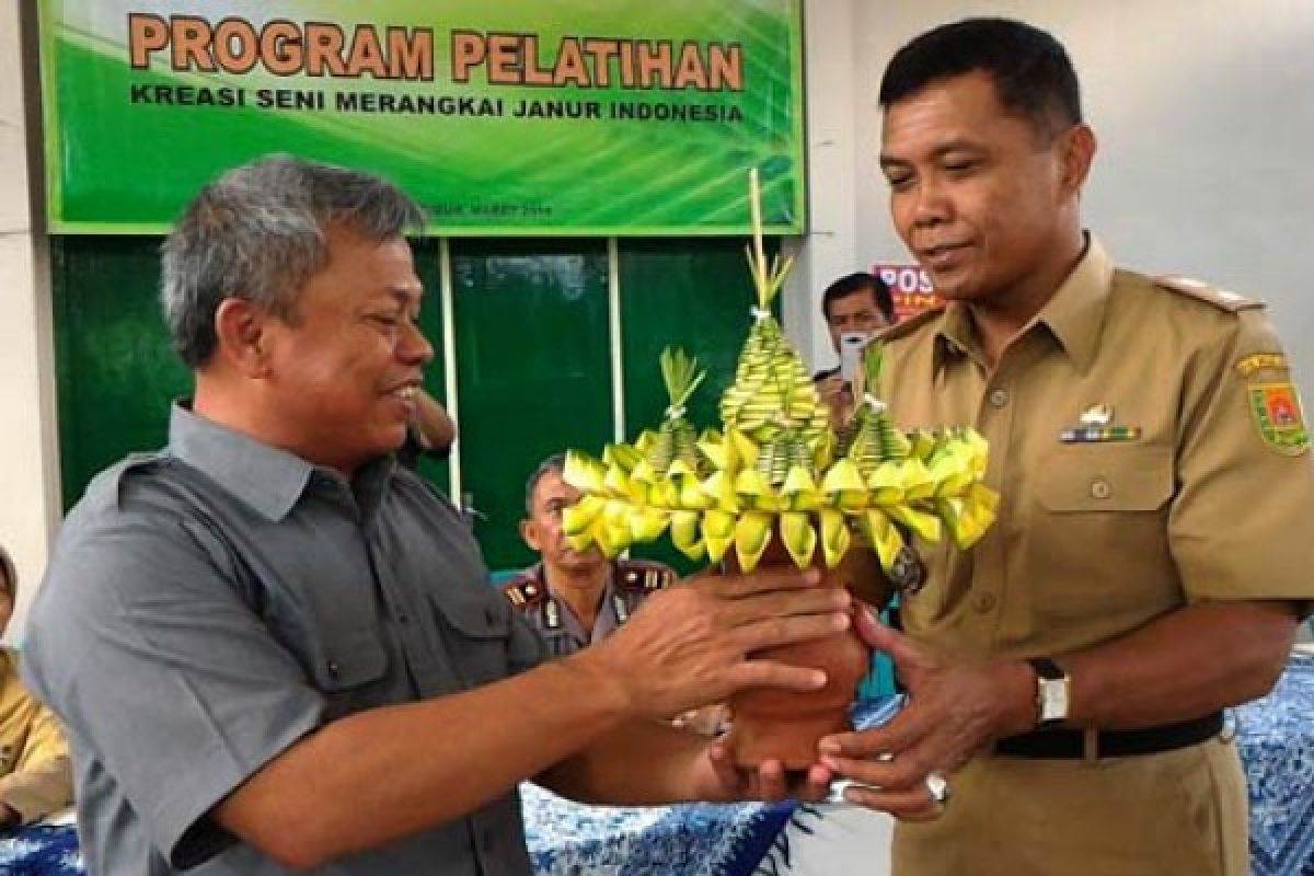 Puluhan Warga Borobudur Pelatihan Rangkai Janur