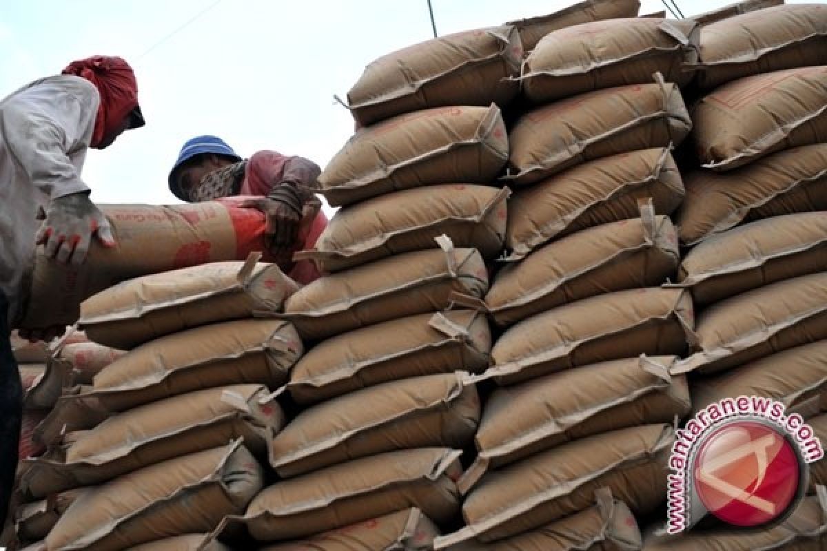 Pedagang jual semen mahal terancam sanksi cabut izin usaha