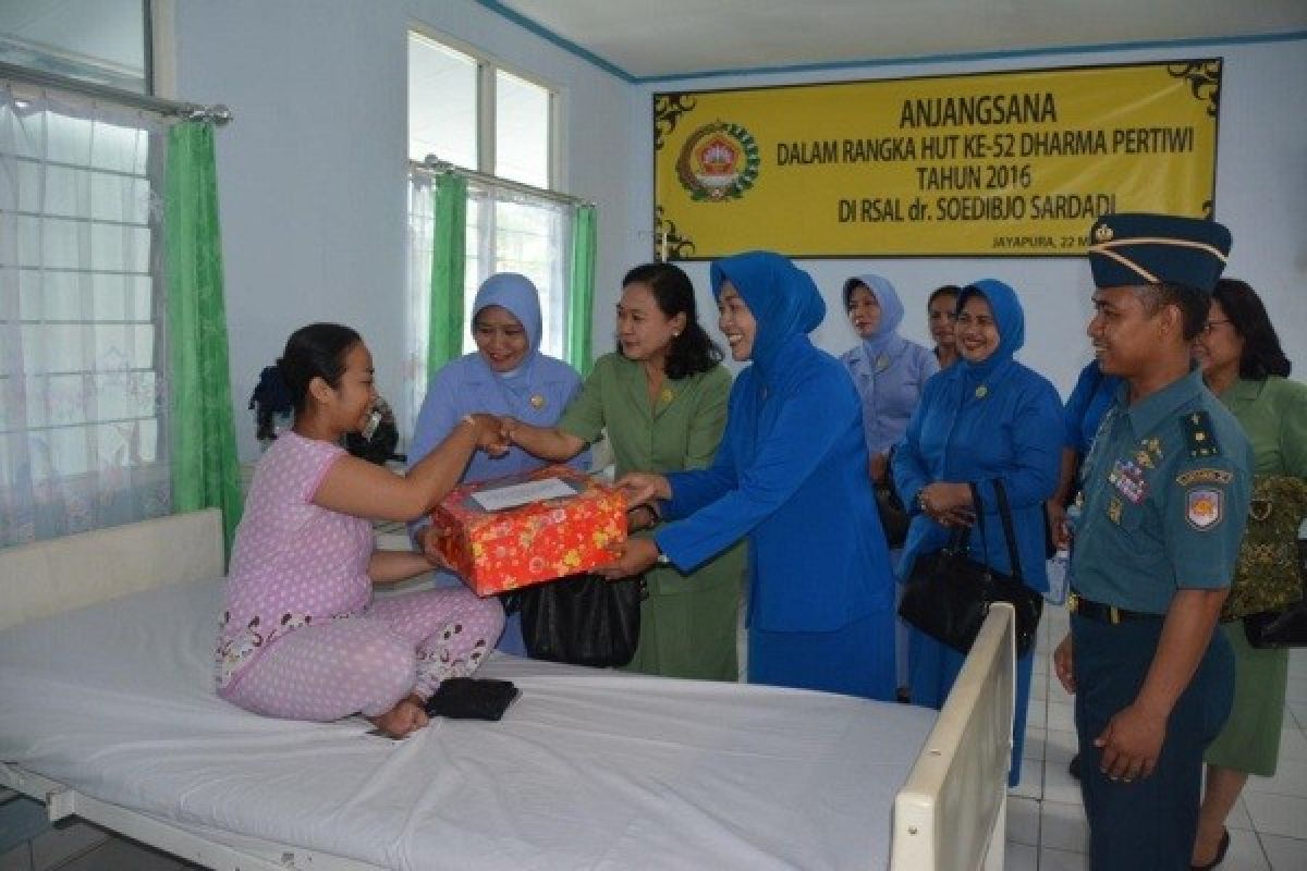 Dharma Pertiwi Daerah H Anjangsana ke RS AL dan AU