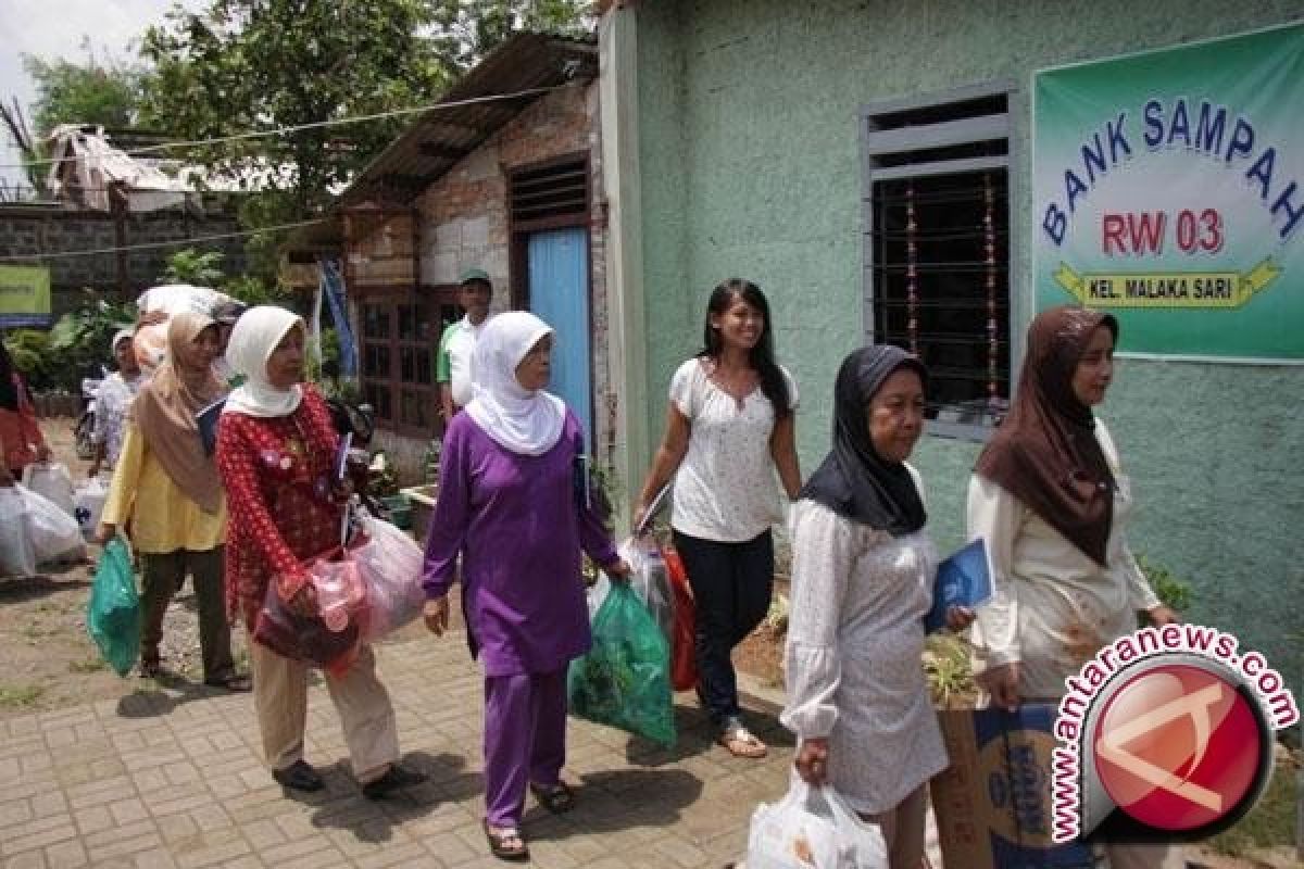 DLH Biak Numfor bina pokmas pengelola sampah