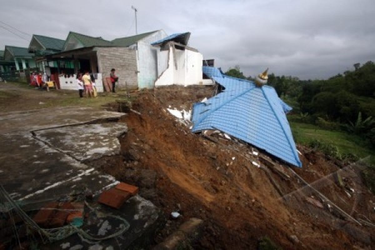 Ganjar: Korban Longsor Clapar Banjarnegara Bakal Direlokasi