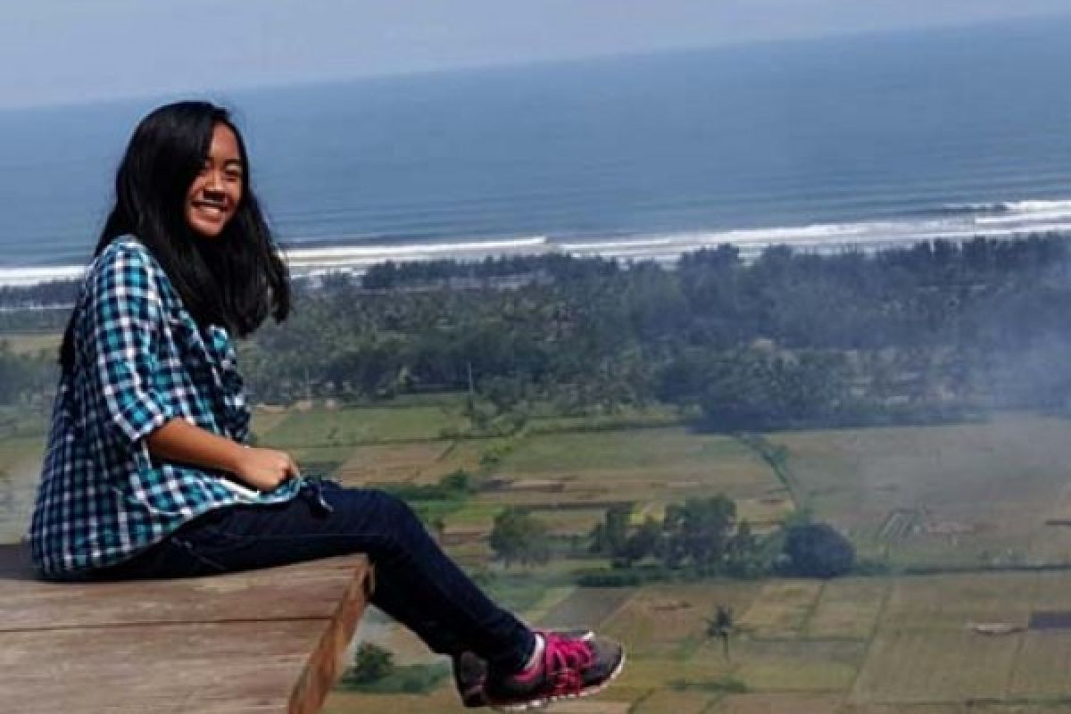 Elok di "Selfie Deck" Gunung Selok