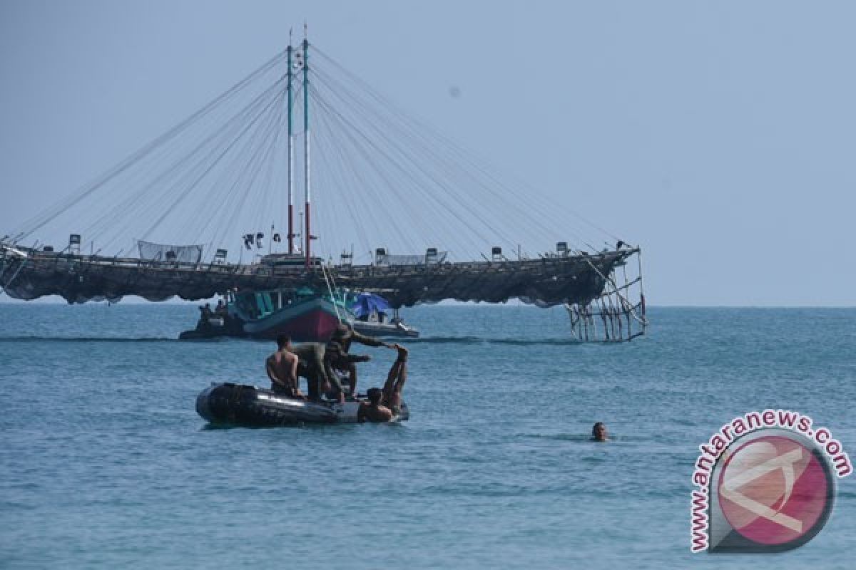 Kasal: Berenang Melintasi Selat Madura Pembinaan Tradisi Pengukur Kemampuan Prajurit TNI-AL