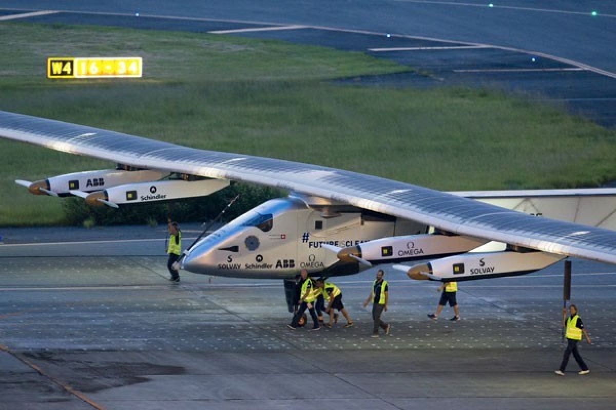 Pesawat Tenaga Surya "Solar Impulse" Mengelilingi Bumi