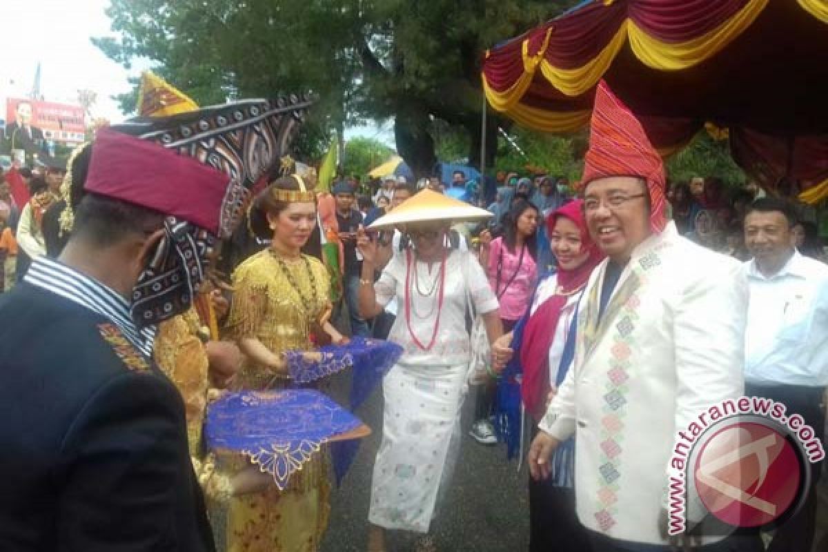 Kota Kendari Gelar Pawai Budaya Nusantara 2016