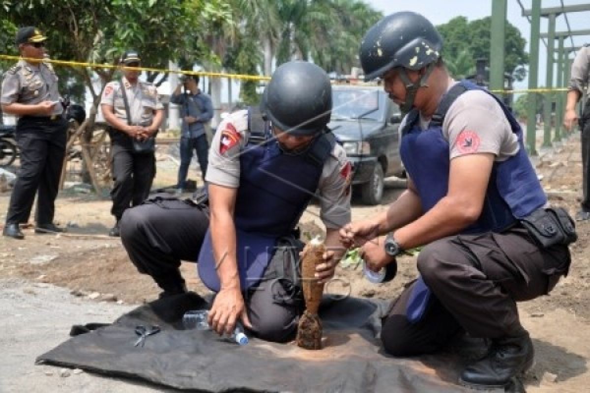 Jihandak Ledakkan Mortir Temuan