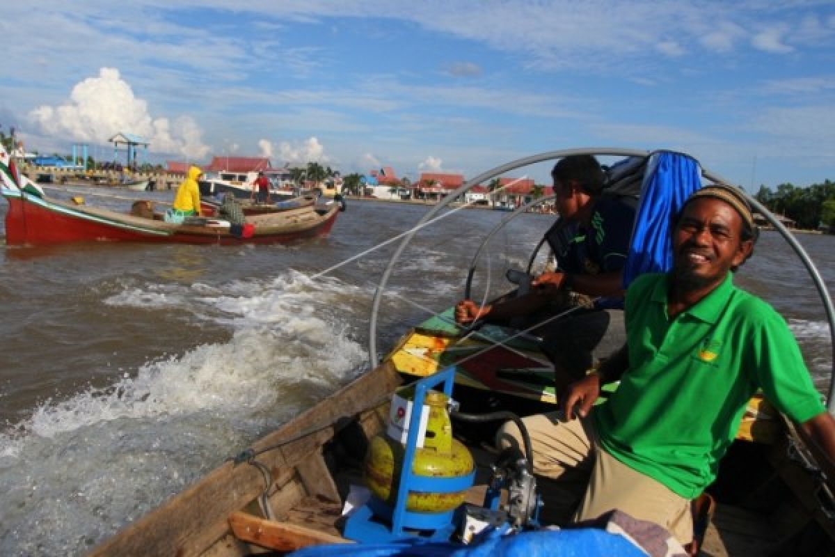 Lebih ramah lingkungan dan ekonomis, nelayan kecil didoron gunakan gas