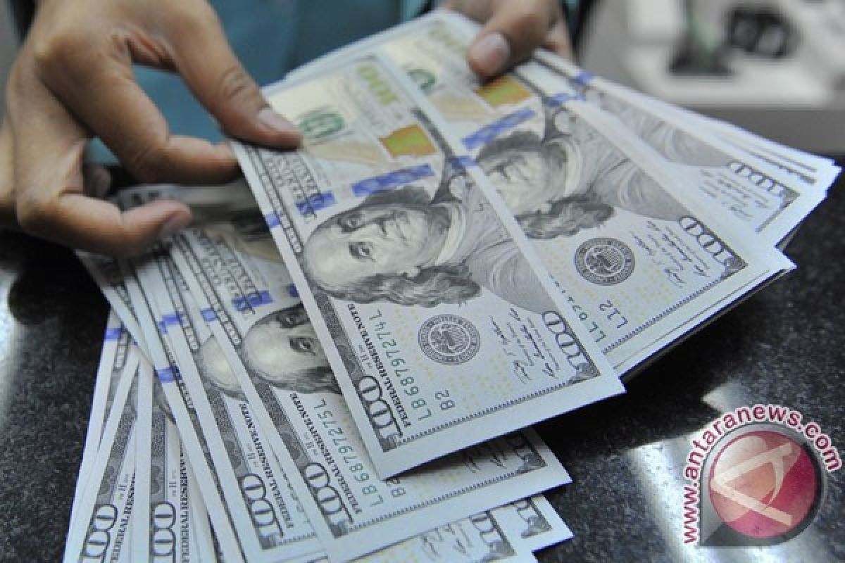 Rupiah Melemah Menjadi Rp13.438 per Dolar AS