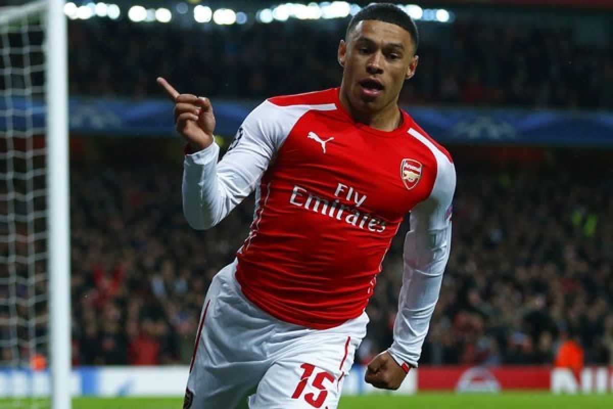 Bersaing Ketat Leicester dan Liverpool Dapatkan Oxlade-Chamberlain