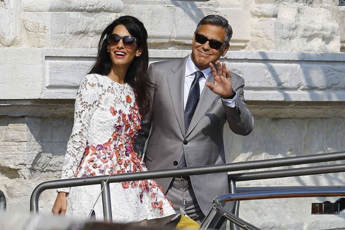 Paus Beri Penghargaan Richard Gere, George Clooney dan Salma Hayek